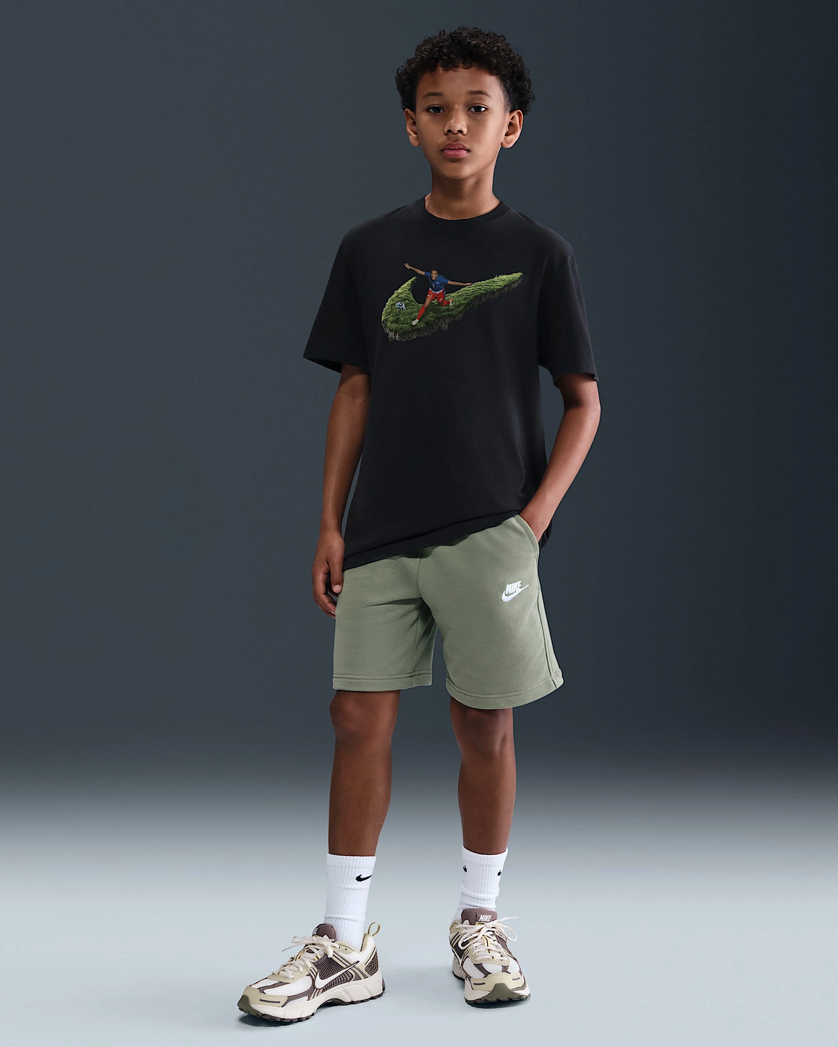 Caitlin Clark's "So Win" Nike T-Shirt voor Kleine Kampioenen! Voel de overwinning, draag de vibe.