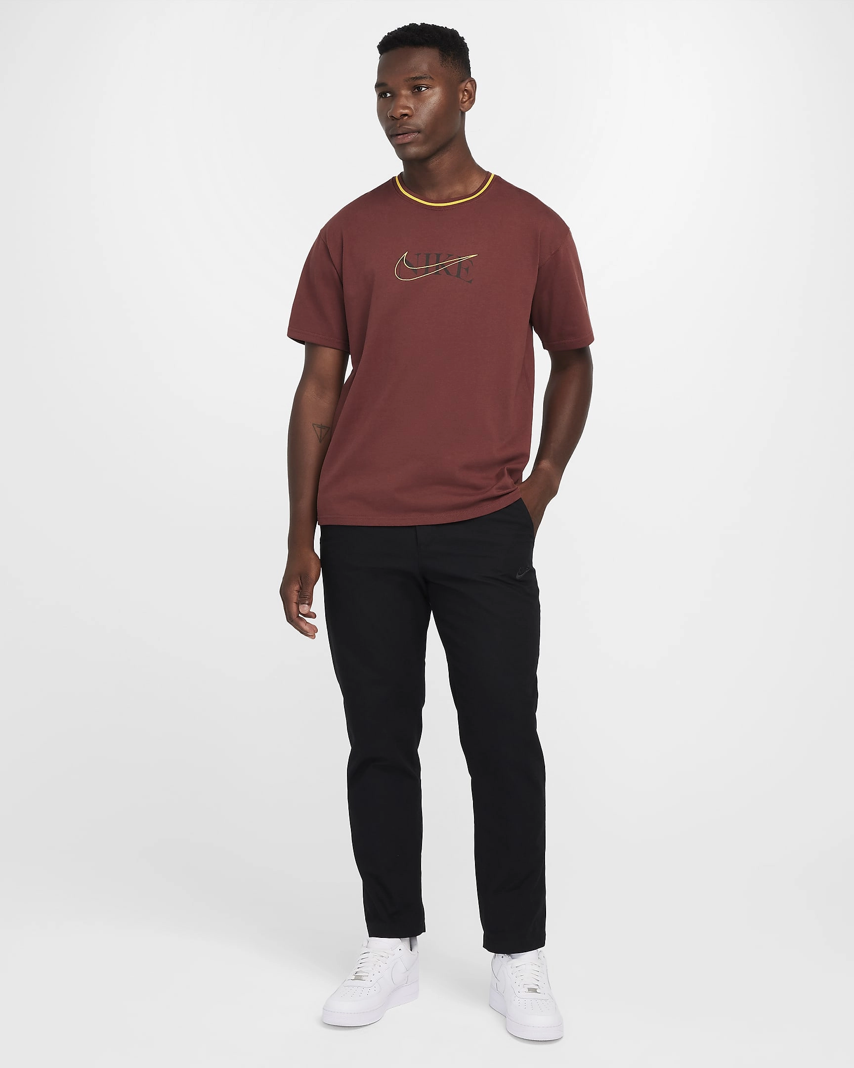 Nike Sportswear Max90 T-Shirt: Zweet als een pro, straal als een ster, chill in stijl!